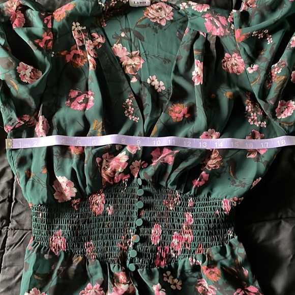 Lini puff sleeve floral smocked blouse - Picture 11 of 11